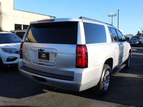 Used 2018 Chevrolet Suburban LS RWD image 7