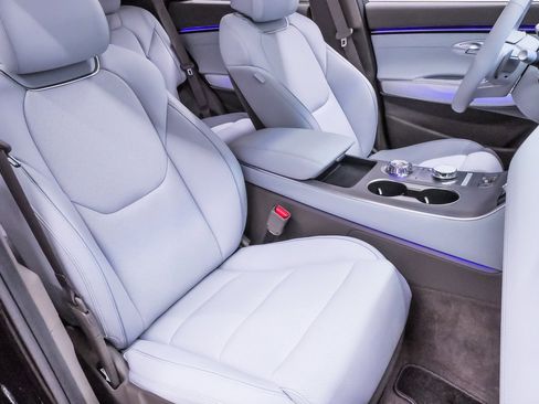 Certified 2026 Genesis GV70 2.5T Advanced image 15