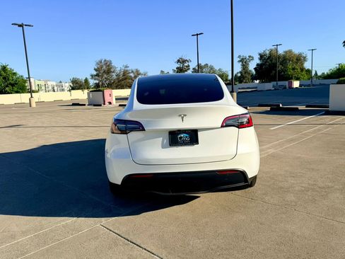 Used 2023 Tesla Model Y Long Range AWD/4WD image 8