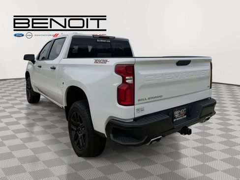 Used 2025 Chevrolet Silverado 1500 LT Trail Boss w/ Convenience Package II AWD/4WD image 3