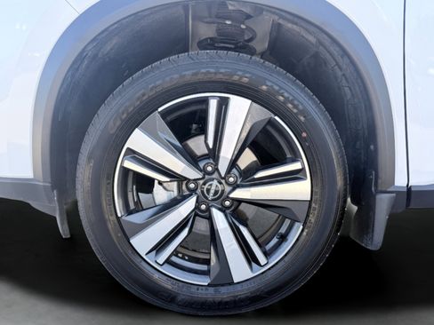 Used 2024 Nissan Rogue SL w/ SL Premium Package image 17