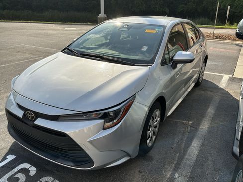 Used 2023 Toyota Corolla LE FWD image 3