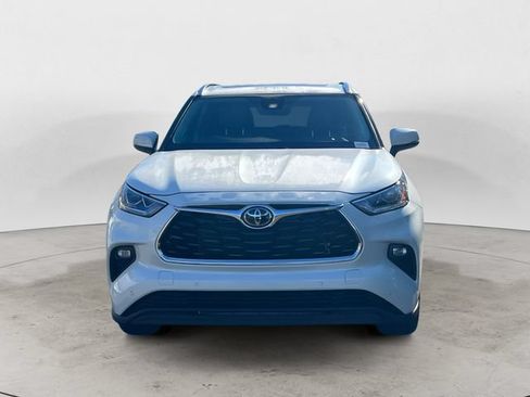Used 2021 Toyota Highlander Limited AWD/4WD image 2