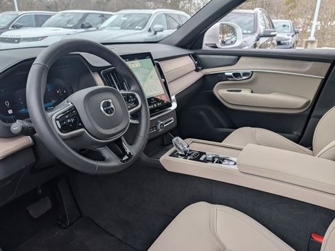 Used 2025 Volvo XC90 B6 Plus image 14