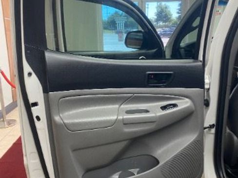 Used 2015 Toyota Tacoma 4x4 Double Cab w/ TRD Sport Package image 8