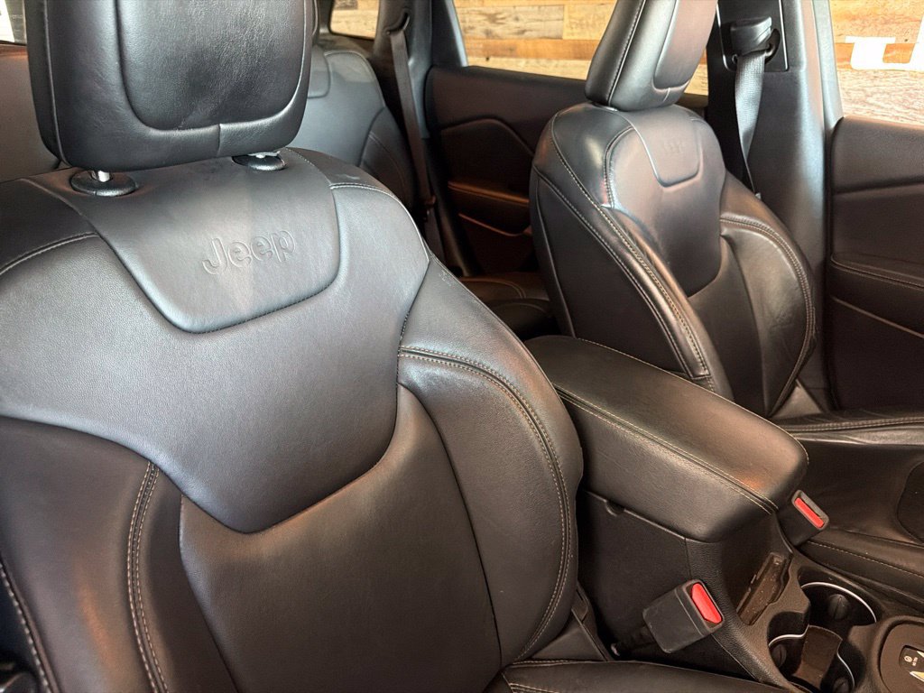 Used 2018 Jeep Cherokee Limited AWD/4WD image 16