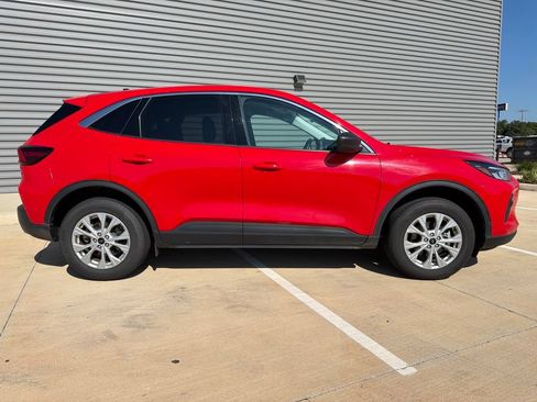 Used 2024 Ford Escape Active AWD/4WD image 2