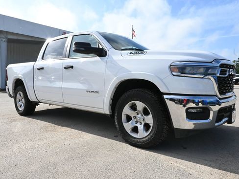 Used 2025 RAM 1500 Big Horn AWD/4WD image 4