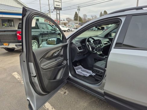 Used 2023 GMC Terrain SLT w/ Elevation Edition image 10