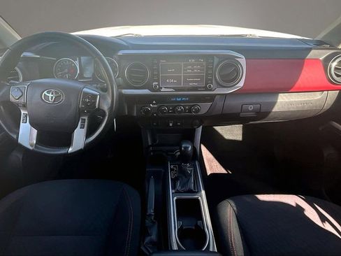Used 2021 Toyota Tacoma SR5 AWD/4WD image 8