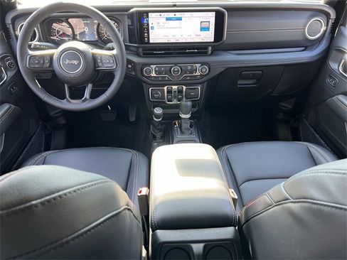 New 2025 Jeep Gladiator Sport image 18