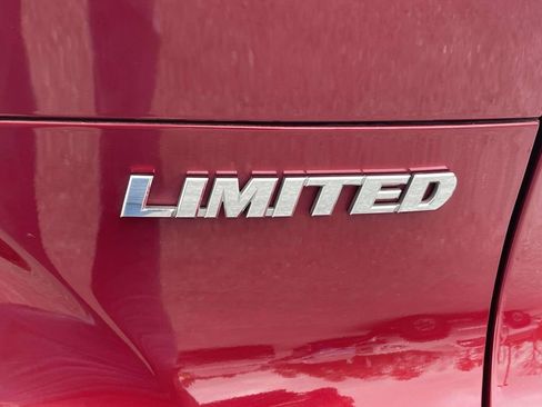 Used 2023 Toyota Venza Limited image 11