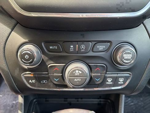 Used 2023 Jeep Cherokee Altitude Lux w/ Lux Elite Package AWD/4WD image 28