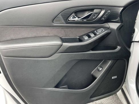 Used 2023 Chevrolet Traverse High Country image 18