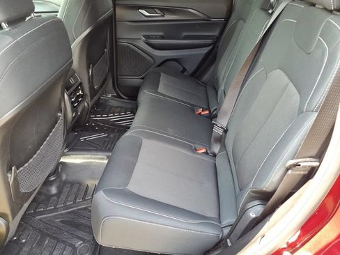 Used 2024 Jeep Grand Cherokee Laredo RWD image 14
