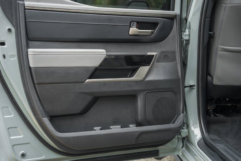 Used 2025 Toyota Tundra Limited AWD/4WD image 18