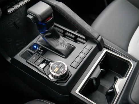 Used 2024 Toyota Tacoma TRD Off-Road image 30