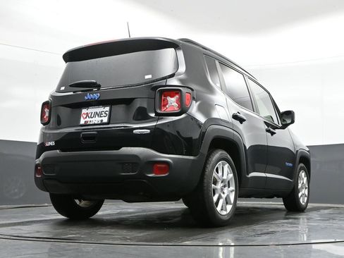 Used 2019 Jeep Renegade Latitude FWD image 32
