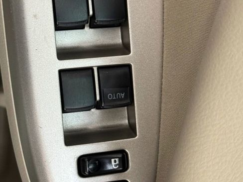 Used 2010 Toyota Corolla LE image 25