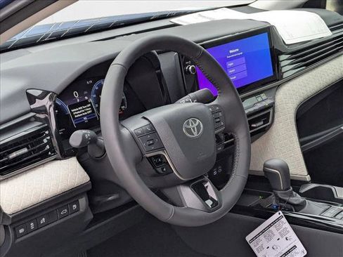 Used 2025 Toyota Camry XLE image 3