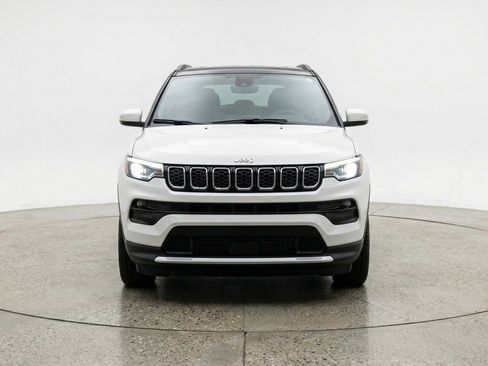 Used 2025 Jeep Compass Limited AWD/4WD image 2