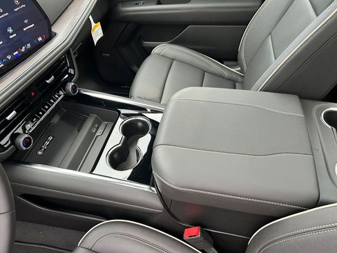 New 2026 Chevrolet Suburban Premier image 20