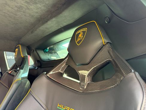 Used 2021 Lamborghini Huracan EVO image 22