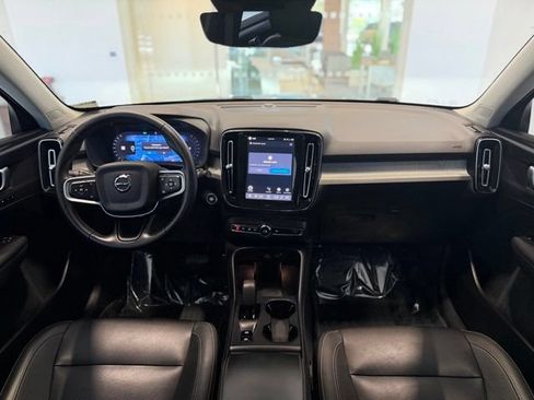 Used 2025 Volvo XC40 B5 Core AWD/4WD image 12