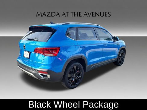 Used 2023 Volkswagen Taos SE w/ Black Wheel Package FWD image 4