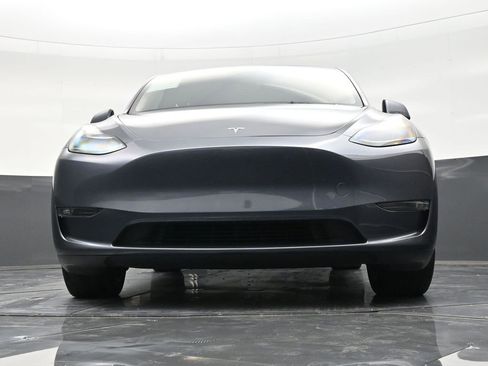 Used 2023 Tesla Model Y Long Range image 27