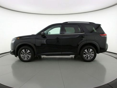 Used 2025 Nissan Pathfinder SV image 5