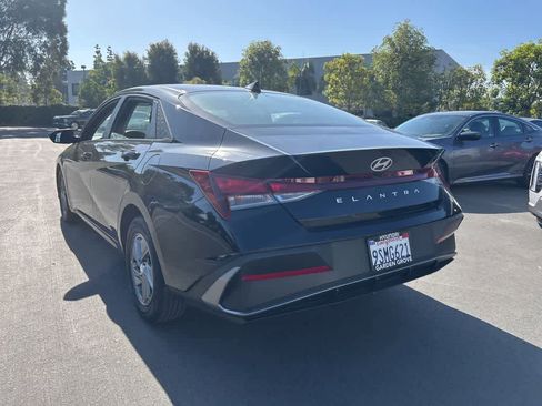 Used 2025 Hyundai Elantra SE FWD image 4