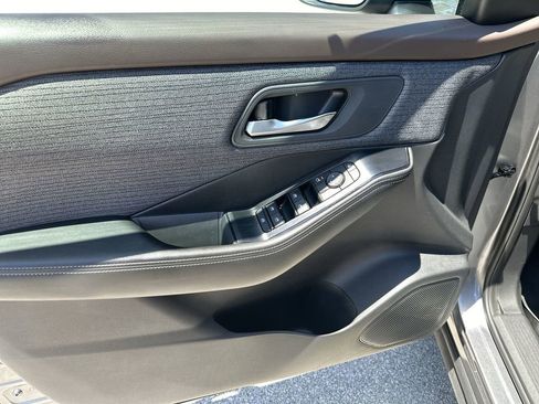 Used 2021 Nissan Rogue SV image 32