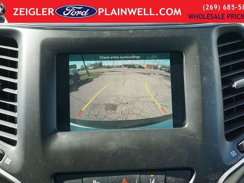 Used 2021 Jeep Cherokee Latitude Plus AWD/4WD image 18