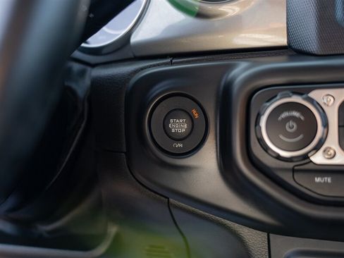 Used 2018 Jeep Wrangler Unlimited Sahara w/ Dual Top Group AWD/4WD image 36