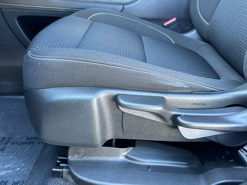 Used 2023 GMC Acadia SLE FWD image 13