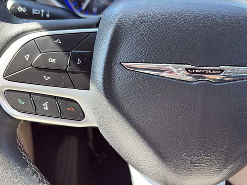 Used 2023 Chrysler Pacifica Touring-L FWD image 14