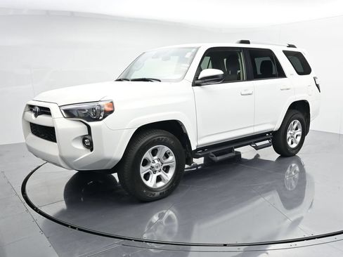 Used 2023 Toyota 4Runner SR5 AWD/4WD image 4