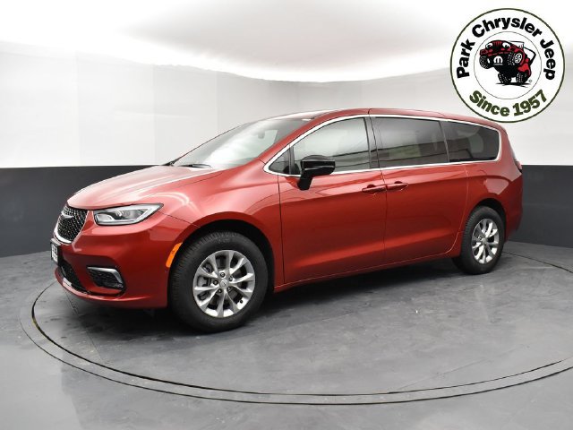 New 2026 Chrysler Pacifica Select AWD/4WD image 3