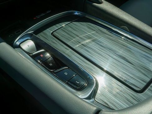 Used 2023 Buick Enclave Essence image 36