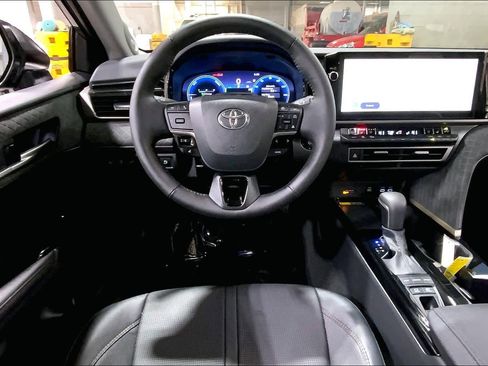 Used 2025 Toyota Camry XLE w/ Premium Plus Package image 6