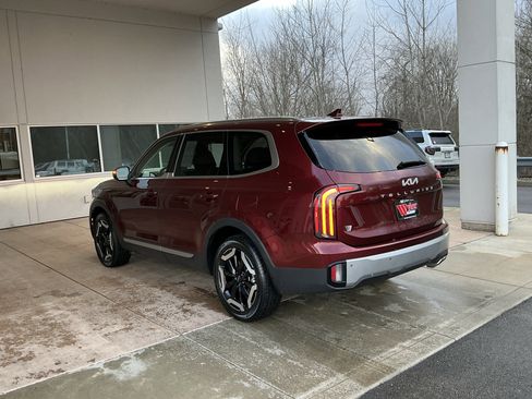 Used 2024 Kia Telluride EX w/ EX Captain's Chair Package image 20