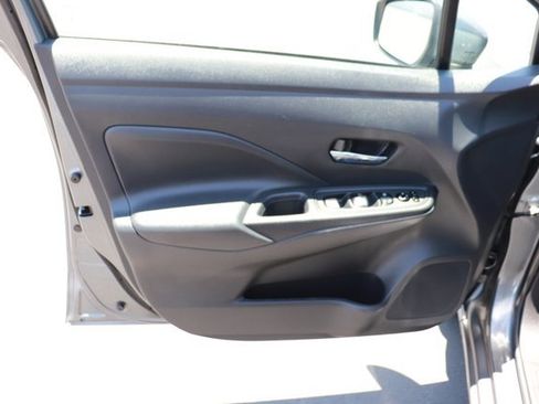 Used 2025 Nissan Versa SV FWD image 9