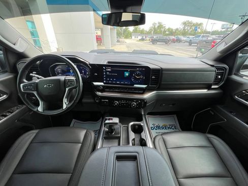 Used 2022 Chevrolet Silverado 1500 LT Trail Boss w/ Convenience Package II AWD/4WD image 2
