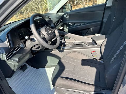New 2026 Hyundai Elantra SE FWD image 10