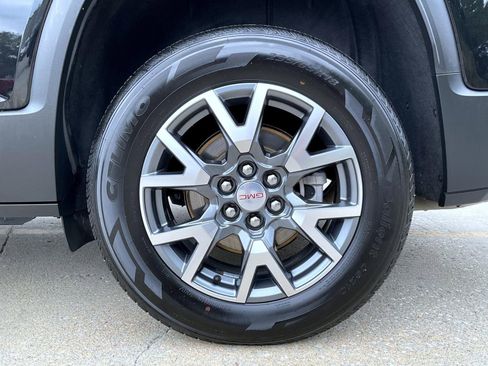 Used 2023 GMC Acadia SLT image 25