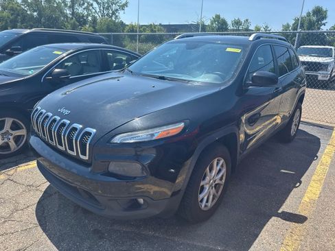 Used 2014 Jeep Cherokee Latitude w/ Comfort/Convenience Group AWD/4WD image 16