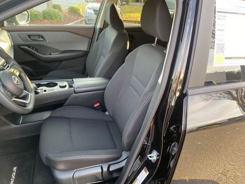 Used 2023 Nissan Rogue S image 12