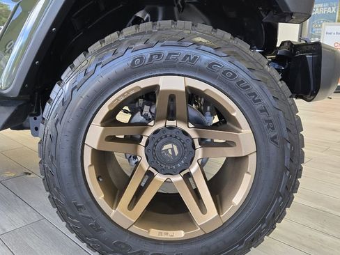 Used 2022 Jeep Gladiator Sport image 20