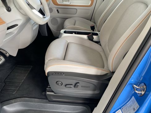 Used 2025 Volkswagen ID. Buzz 1st Edition AWD/4WD image 24